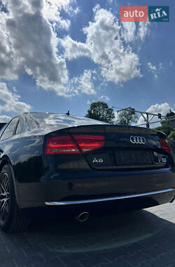 Седан Audi A8 2010 в Зборові