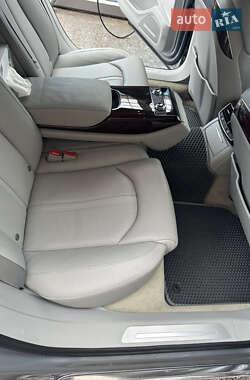 Седан Audi A8 2013 в 