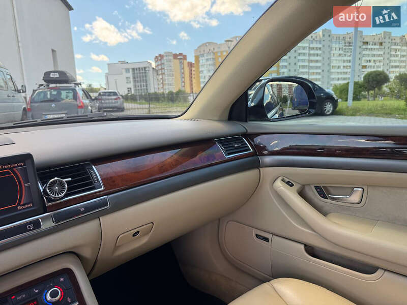 Седан Audi A8 2005 в Львові