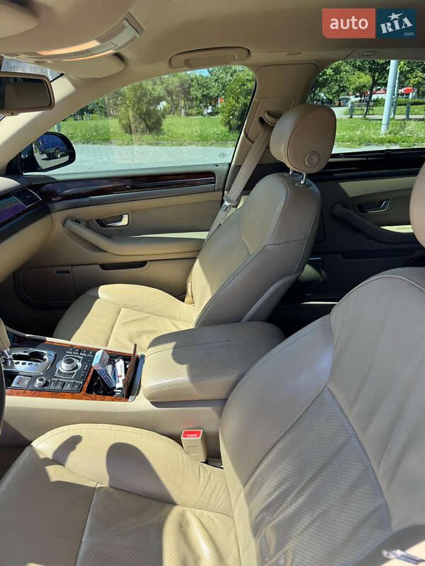 Седан Audi A8 2005 в Львові