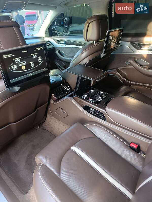 Седан Audi A8 2012 в Львове