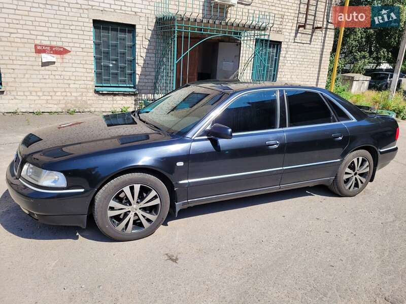 Седан Audi A8 2001 в Днепре