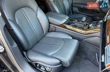 Седан Audi A8 2016 в 