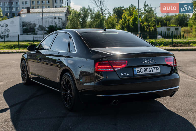 Седан Audi A8 2013 в Львове