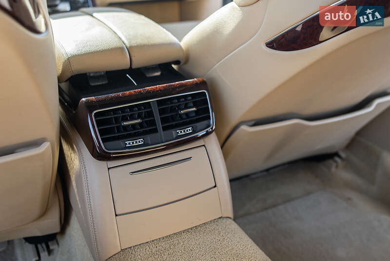 Седан Audi A8 2013 в Львове