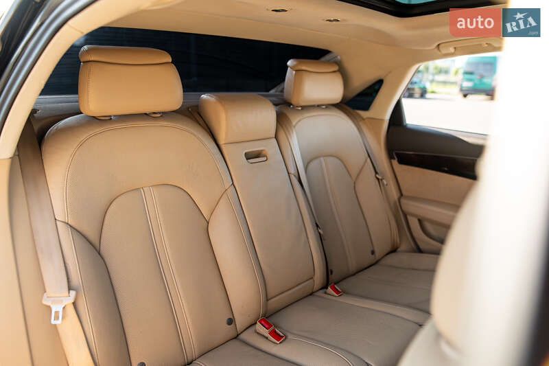 Седан Audi A8 2013 в Львове