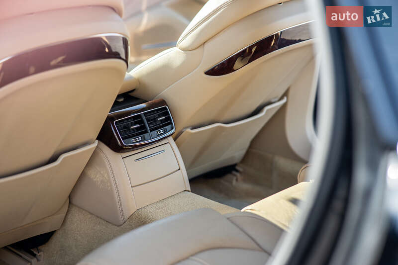 Седан Audi A8 2013 в Львове