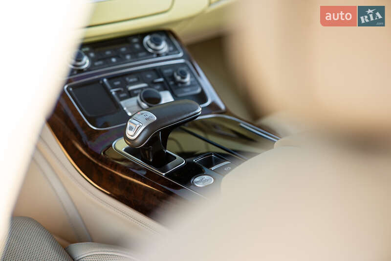 Седан Audi A8 2013 в Львове