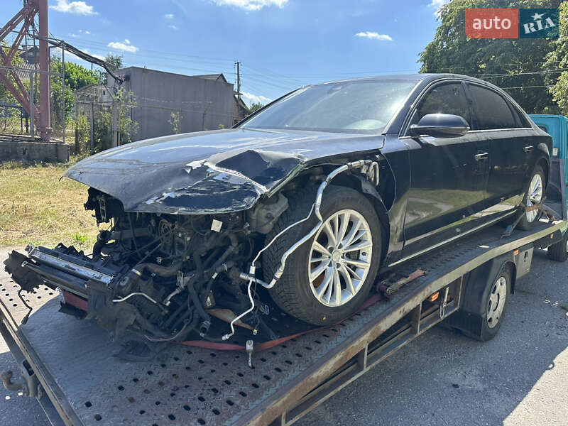 Седан Audi A8 2013 в 