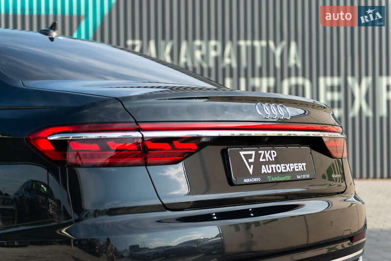 Седан Audi A8 2018 в Мукачево