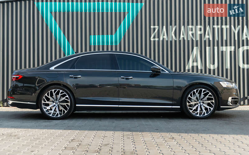 Седан Audi A8 2018 в Мукачево