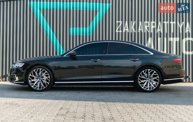 Седан Audi A8 2018 в Мукачево