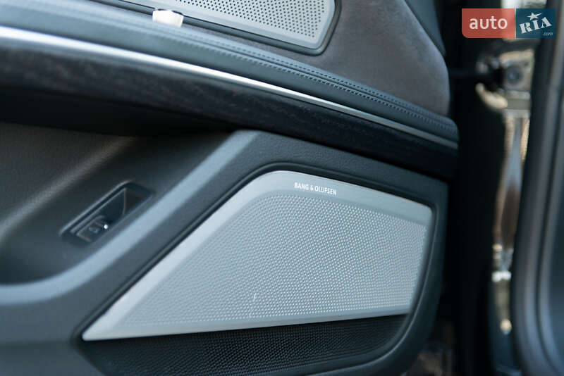 Седан Audi A8 2018 в Мукачево