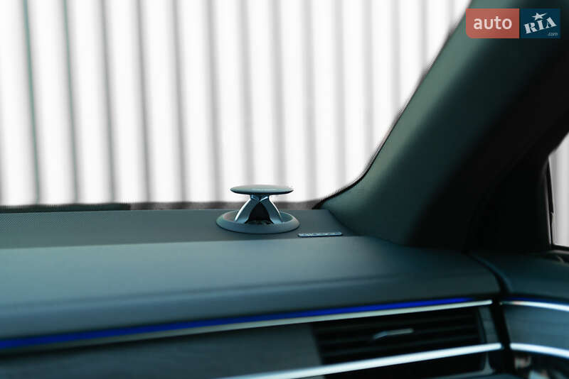 Седан Audi A8 2018 в Мукачево