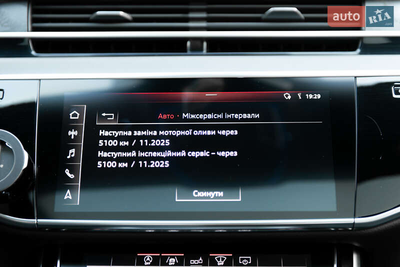 Седан Audi A8 2018 в Мукачево