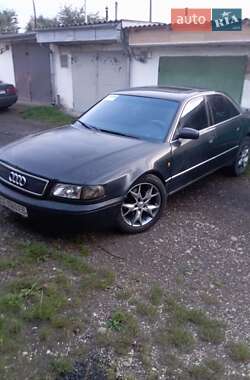 Седан Audi A8 1996 в Бурштыне