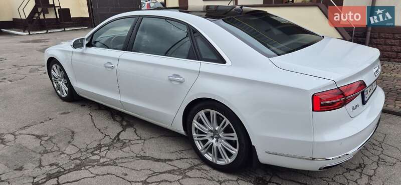 Седан Audi A8 2015 в Рівному