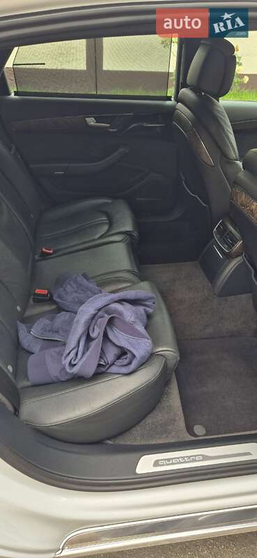Седан Audi A8 2015 в Рівному