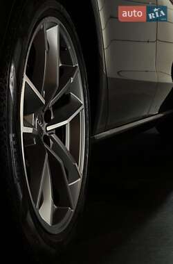 Седан Audi A8 2013 в 