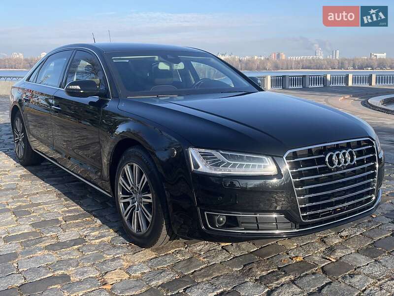 Седан Audi A8 2017 в 