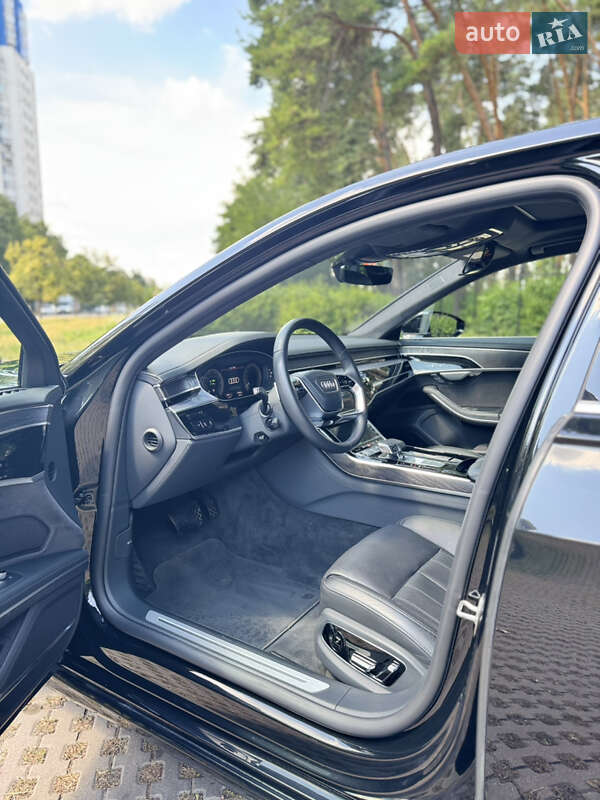 Седан Audi A8 2022 в Києві