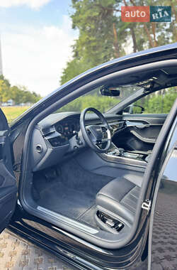 Седан Audi A8 2022 в 