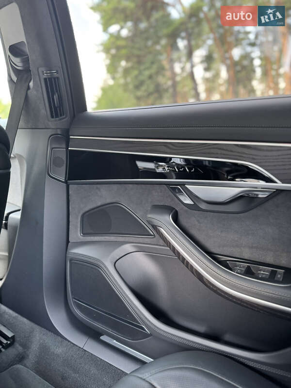 Седан Audi A8 2022 в Києві