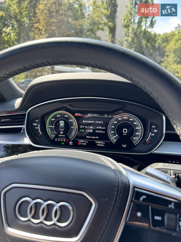 Седан Audi A8 2022 в Києві