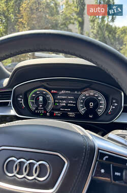 Седан Audi A8 2022 в 
