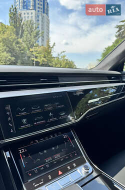 Седан Audi A8 2022 в 