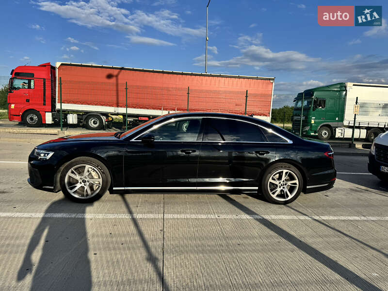 Седан Audi A8 2022 в Києві