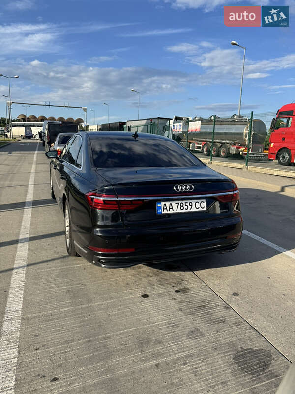 Седан Audi A8 2022 в Києві