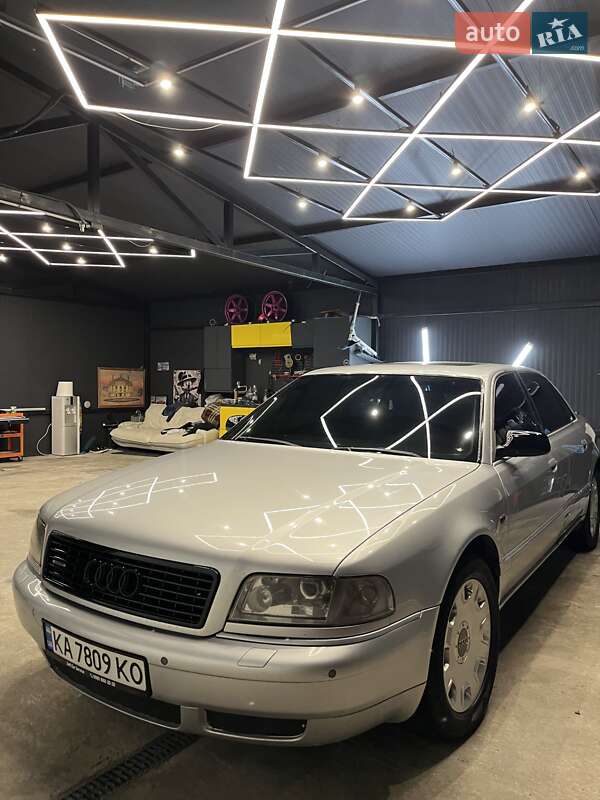 Седан Audi A8 2000 в Львове