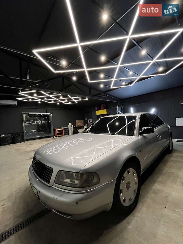 Седан Audi A8 2000 в Львове