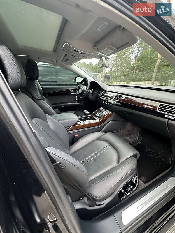 Седан Audi A8 2013 в Львові