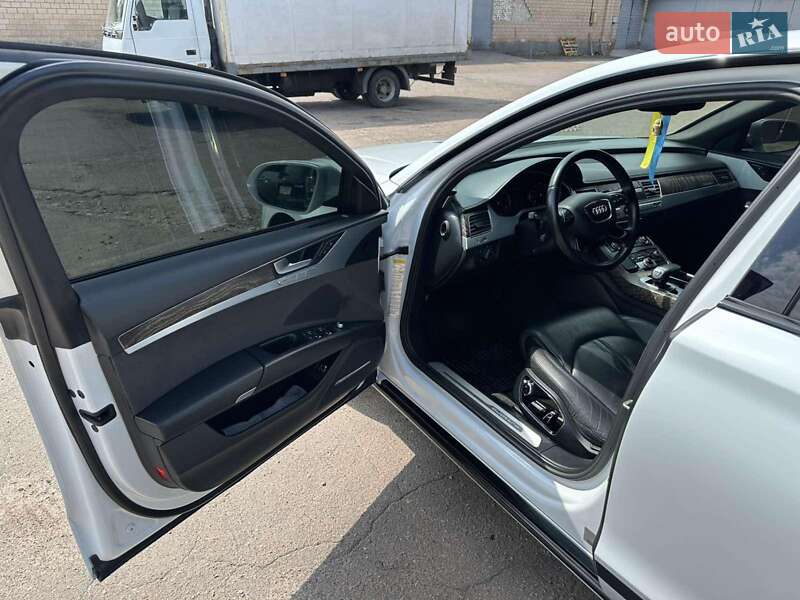 Седан Audi A8 2015 в Чернигове