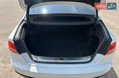 Седан Audi A8 2015 в 