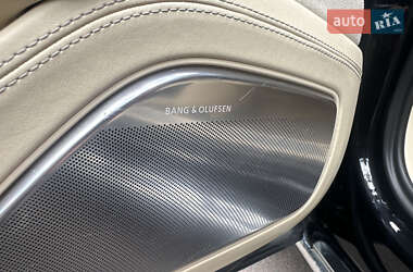 Седан Audi A8 2012 в 