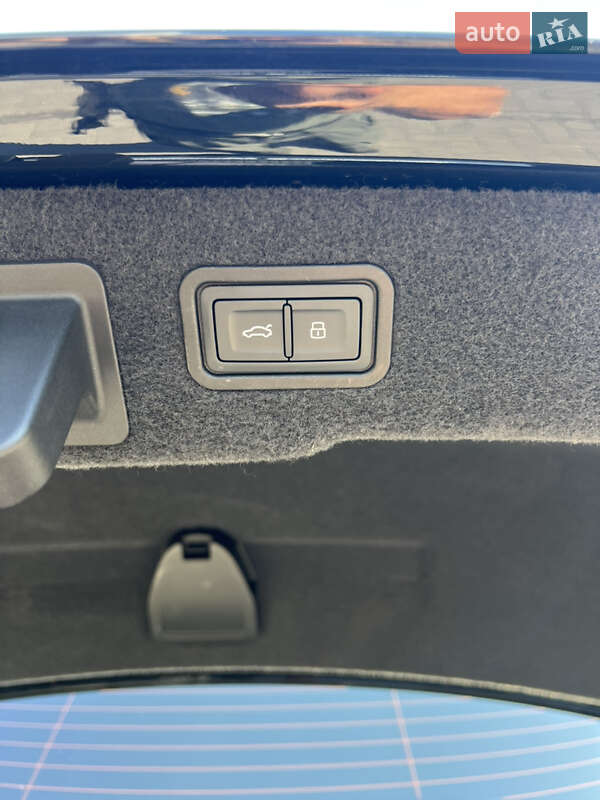 Седан Audi A8 2020 в Одессе