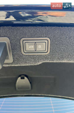 Седан Audi A8 2020 в 
