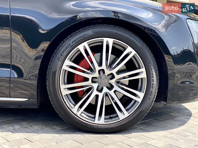 Седан Audi A8 2012 в Києві
