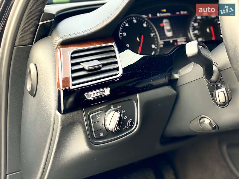 Седан Audi A8 2012 в Києві