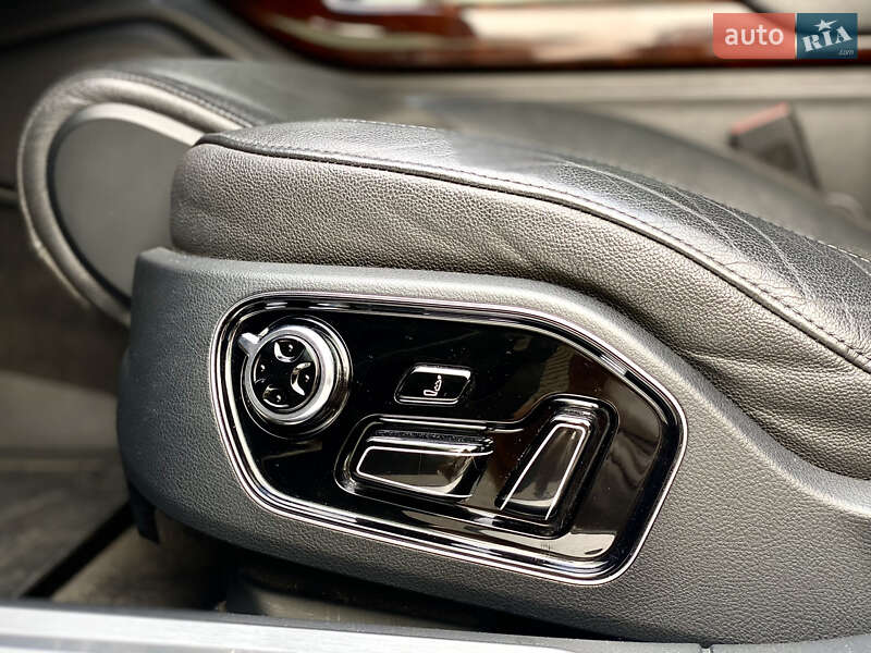 Седан Audi A8 2012 в Києві