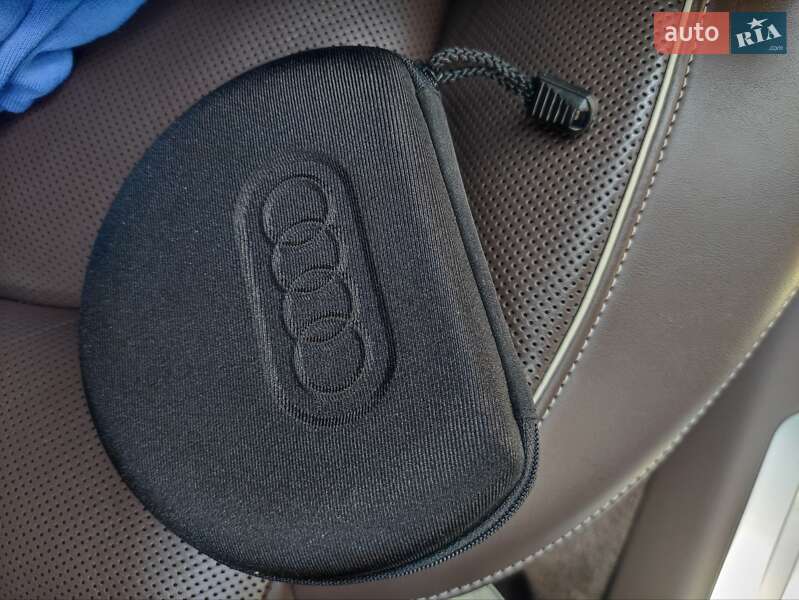 Седан Audi A8 2013 в Киеве