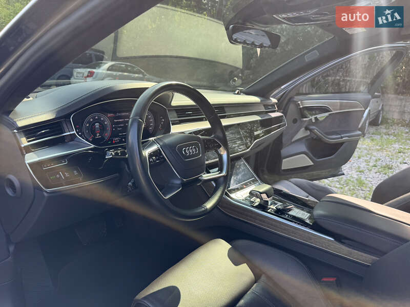 Седан Audi A8 2017 в Киеве