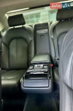 Седан Audi A8 2017 в 