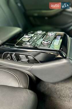 Седан Audi A8 2017 в 