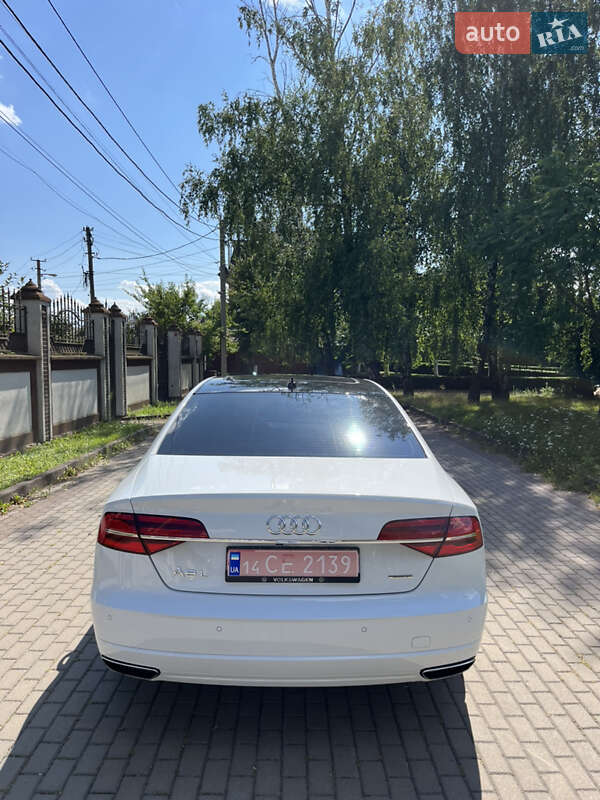 Седан Audi A8 2016 в Ровно