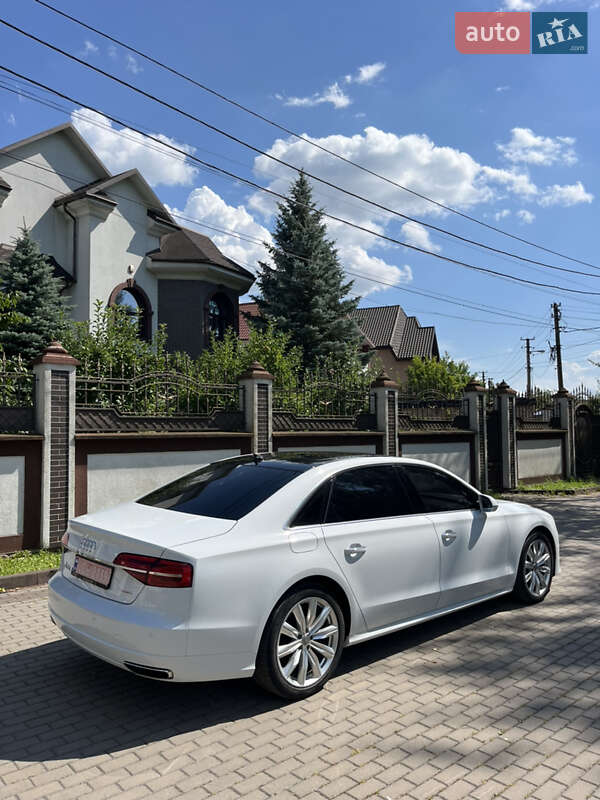 Седан Audi A8 2016 в Ровно