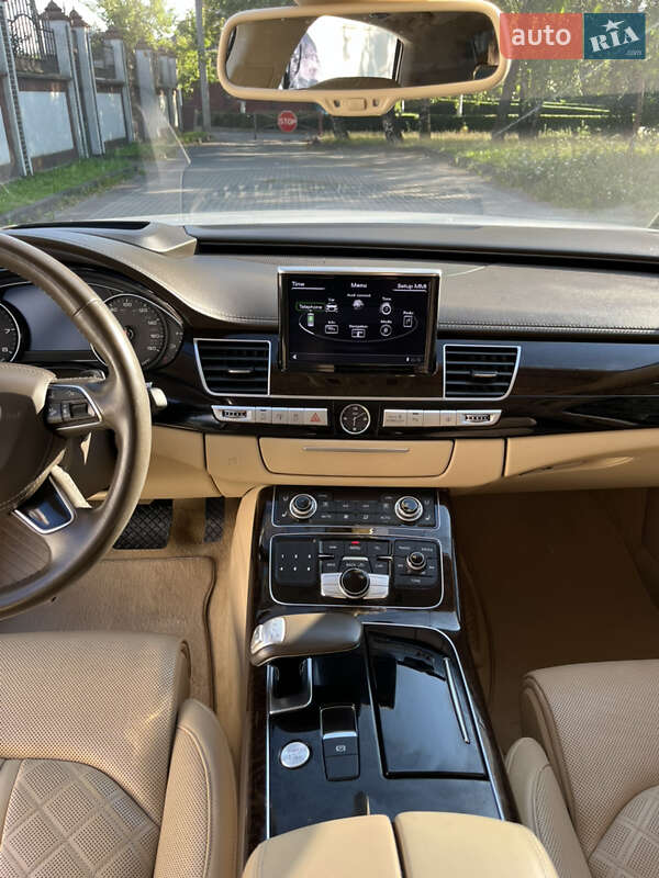 Седан Audi A8 2016 в Ровно